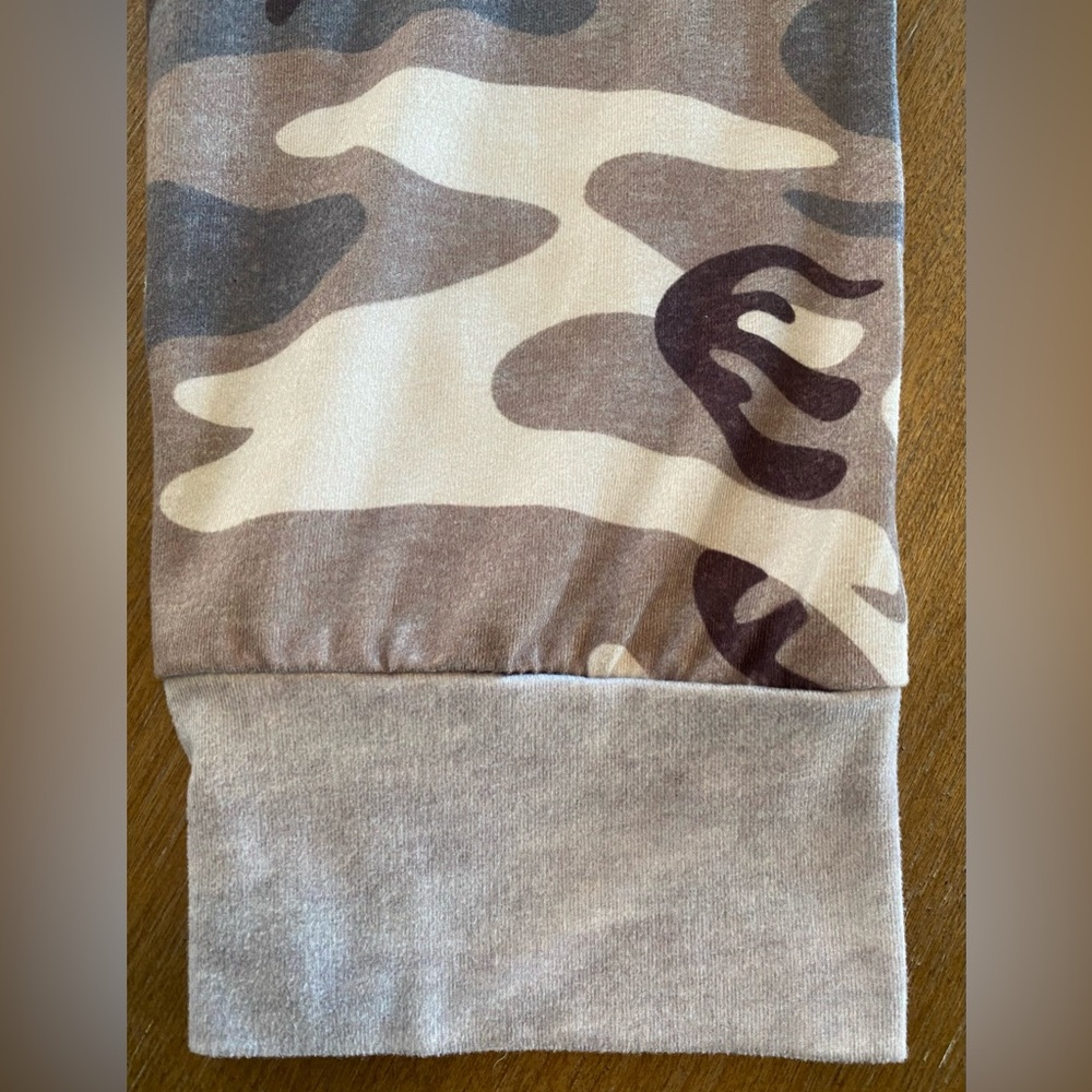 Women’s Camouflage Oversized Hoodie - Picture 4 of 4